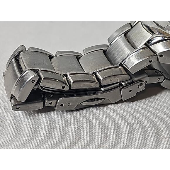 Fossil Big Tic Watch AM-3847 Silver Tone Red Face - Dead Battery - Picture 6 of 12